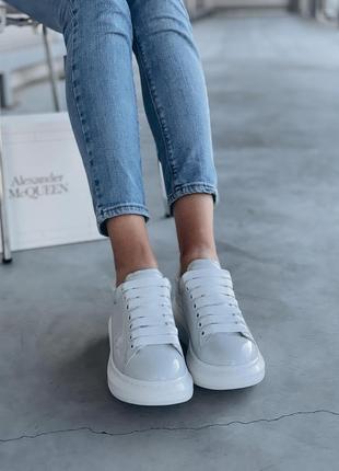 Alexander mcqueen low white pearl 25 фото