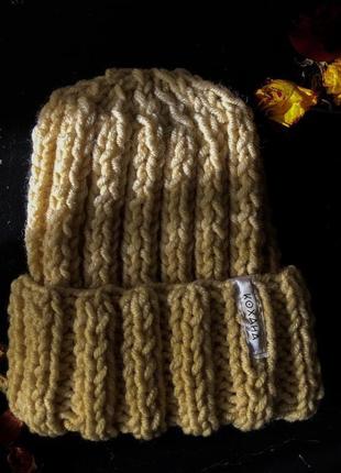 Теплая женская вязаная шапка спицами из шерсти в молоджном стиле кохана «меланж»