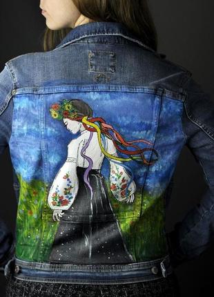 Куртка модна з ручним розписом. джинсова жіноча куртка