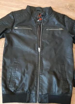Куртка кожаная для мальчиков на рост 158-164 см,стан идеален