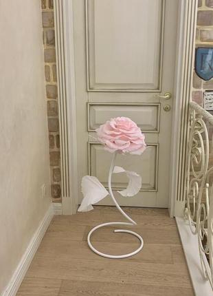 Гигантская розовая бумажная роза на ножке2 фото