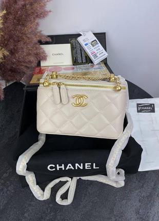 Chanel beige 17x11x8