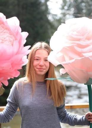 50-ти сантиметрова троянда з паперу на підставці3 фото