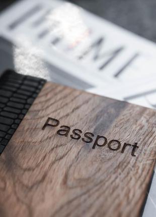 Обкладинка на паспорт з дуба і шкіри5 фото