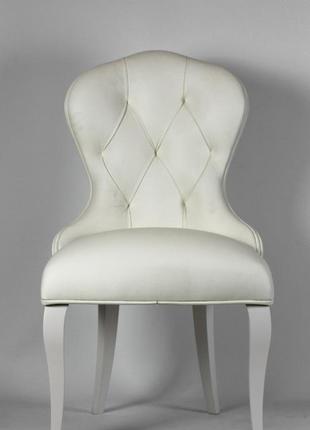 Белые стулья для кухни, гостиной, ресторанов в современном стиле.