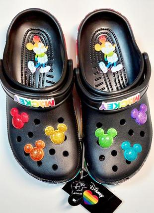 Crocs classic disney rainbow clog оригинал сша j6 38-39 (24 см) яскраве сабо закрите взуття яскраві крокс original крокси3 фото