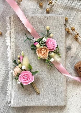 Набор свадебный бутоньерка и цветочный браслет3 фото
