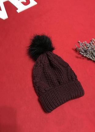 Идеальная шапка с чёрным помпоном