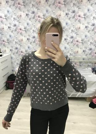 Серый свитер с принтом в виде сердечек! 2
