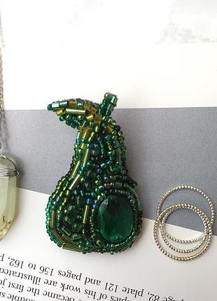 Брошь из бисера «груша» 2