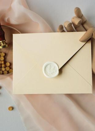 Пудровий весільний конверт з сургучною печаткою5 фото