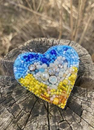 Брошка з бісеру "блакитнно-жовте серце"5 фото