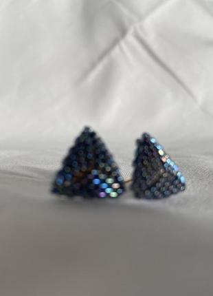 Сережки трикутники з бісеру2 фото