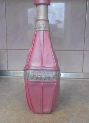 Пляшка, декорована натуральною шкірою