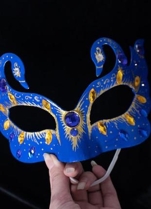 Карнавальная маскарадная маска синяя с золотом5 фото