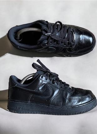 Чёрные кроссовки nike air force4 фото
