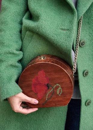 Деревянная сумка с вышивкой3 фото