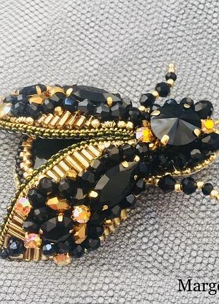 Вишукана чорно-золота комаха