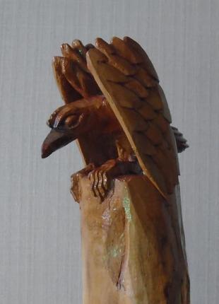 Резная скульптура "хищная птица"