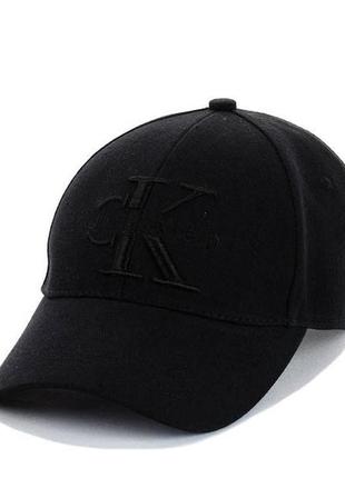 Жіноча кепка з вишивкою "сk"