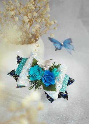Резинки/заколки из экокожи, бантики голубые весенние/зимние/летние с цветами, цветы на резинках4 фото