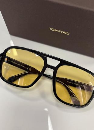 Жіночі сонцезахисні окуляри tom ford tf8842 фото