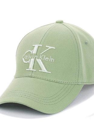 Жіноча кепка з вишивкою "сk"