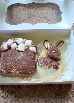 Шоколадний подарунок на великдень, заєць і паска солодкий1 фото