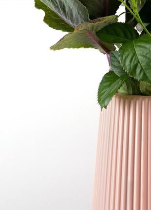 Ваза для квітів висока рифлена пластикова 30 см, рожевий2 фото