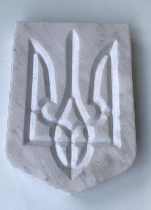 Герб украины из мрамора.