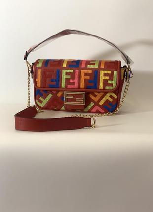 Фірмова жіноча сумка бренда fendi фенді червона з кольоровим текстильна туреччина ланцюжок на плечі3 фото