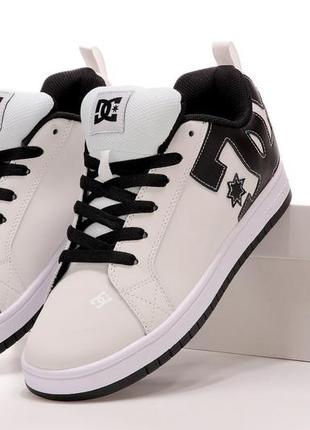 Dc shoes court graffic