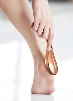 Терка для пяток от мозолей и натоптышей / пемза для ног с ручкой