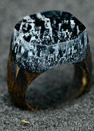 Перстень з дерева і епоксидної смоли ручної роботи4 фото