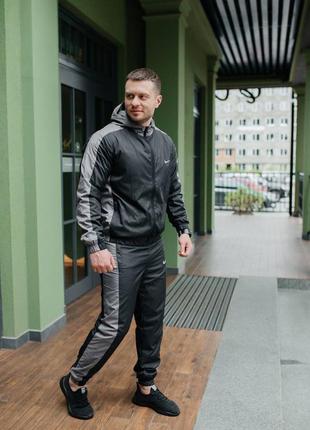 Чоловічий легкий спортивний костюм на весну та літо з плащівки з капюшоном чорний s-3xl