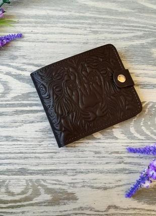 Коричневий маленький шкіряний гаманець чоловічий портмоне гаманець з тисненням лев на кнопці ручної роботи1 фото