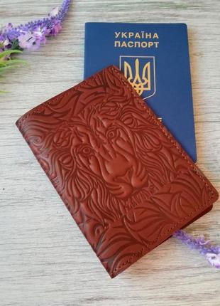 Обложка на паспорт кожаная коричневая с тиснением  лев украина1 фото