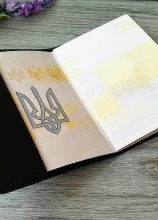 Обкладинка на паспорт шкіряна чорна з тисненням кінь україна ручна робота5 фото