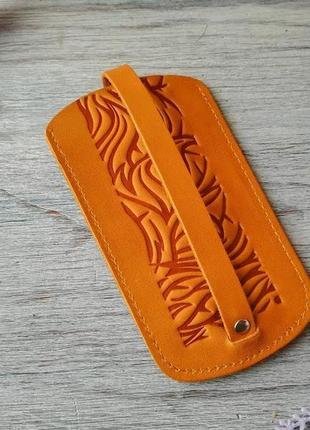 Кожаная ключница желтая мужская карманная для ключей с тиснением лев украина2 фото