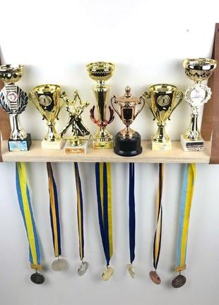 Поличка для кубків та медалей / стелаж для нагород / медальниця на шкіряних ременях