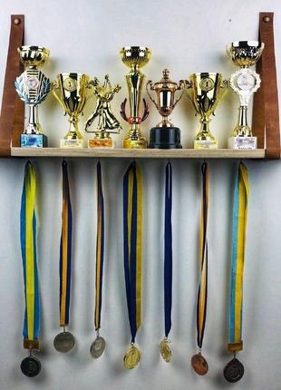 Поличка для кубків та медалей / стелаж для нагород / медальниця на шкіряних ременях