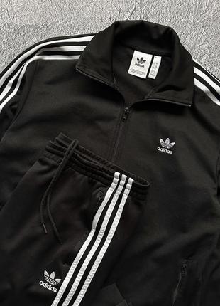 Очень крутой, оригинальный спортивный костюм adidas black3 фото