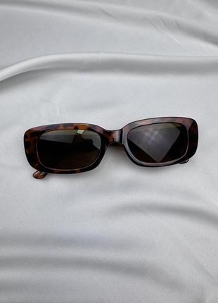 Актуальные солнцезащитные очки с леопардовым принтом в пластиковой оправе6 фото