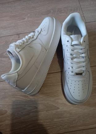 Жіночі кросівки nike air force 1 low white1 фото