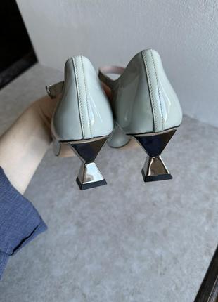 Кожаные лаковые туфельки мери джейн с фигурным кольцом4 фото