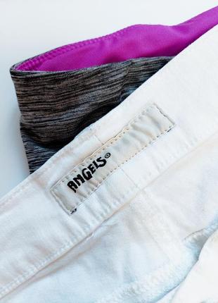Женские белые укороченные джинсы со стразами от бренда angels2 фото