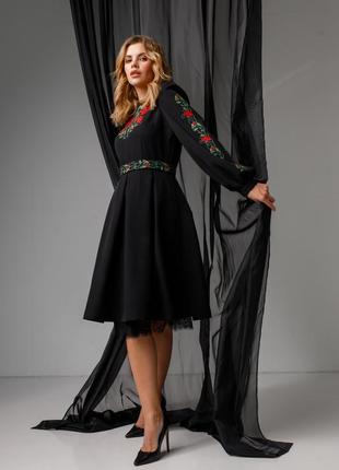 Вышитое женское платье "маки клеш" черное10 фото