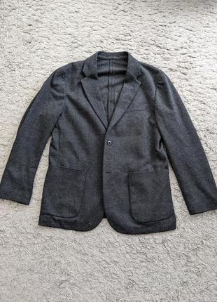 Casual пиджак uniqlo, size l(идеально на м), свободный крой, не сковывает движений, очень приятный и комфортный,плечи46подмышки54рукав60длина743 фото