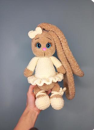 Вязаный зайчик в платье. вязаные мягкие игрушки. ручная работа