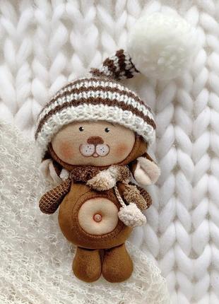 М'яка іграшка - ведмедик в шапці з бубоном4 фото